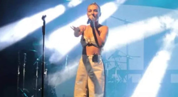 Dünya turnesine çıkmaya hazırlanan Rumen şarkıcı Minelli soluğu Türkiye'de aldı! Alanya'ya gelen Minelli: "Kibarlık en iyi iletişim yolu"