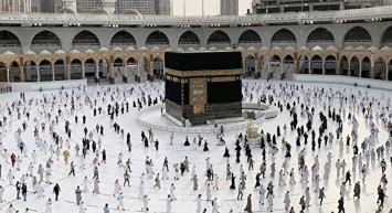 Dünyanın dört bir yanından gelen hacılar, veda tavafı yaptı!