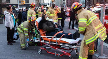 Dünyanın en eski metro ağlarından biriydi! New York Metrosu’nda iki tren çarpıştı, çok sayıda yaralı var