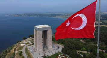 Dur Yolcu şiiri kime aittir? 18 Mart Çanakkale Zaferi Dur Yolcu şiirinin hikayesi ve eserin sahibi