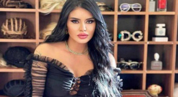 Ebru Polat sosyal medyayı salladı! Magazin gündemine bomba gibi düştü! İç çamaşırlı cesur pozu ile takipçilerini mest etti!