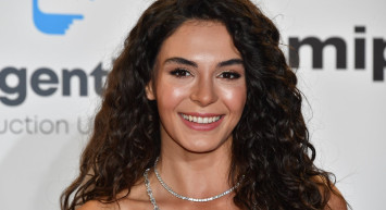 Ebru Şahin Bir Milyonluk Yüzüğünün Kaybolmasından Korktu, Evine Mücevher Kasası Yaptırdı!