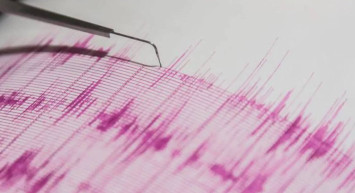 Ege Denizi’nde korkutan deprem: Beşik gibi sallandılar