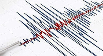 Ege Denizinde korkutan deprem! Kuşadası gece saatlerinde beşik gibi sallandı