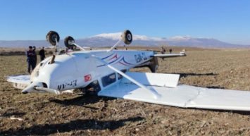 Eğitim uçağı sert iniş yaptı: 1 yaralı