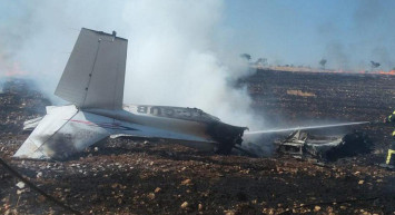 Eğitim uçağı yerleşim bölgesine düştü: Çok sayıda yaralı var