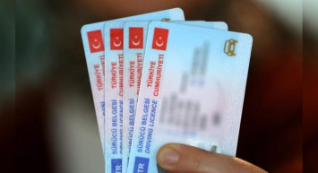 Ehliyet ve kimlik kartlarında yeni gelişme! Belirtilen tarihler arasında yenilenmezse ceza verilecek