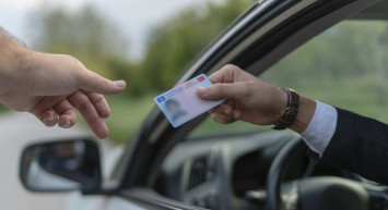 Ehliyette Yeni Dönem: Yaş Sınırlaması Getirildi!