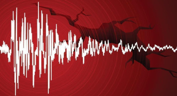 Elazığ’da şiddetli deprem: Vatandaşlar sokağa döküldü! Valilikten açıklama geldi