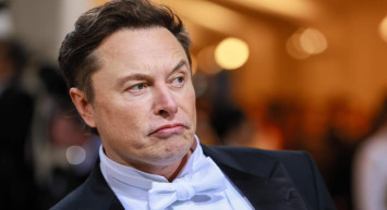 Elon Musk Guinness’e girdi: Tarihin en büyük servet kaybı