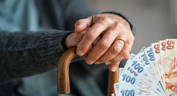 Emekliler ay sonunu getiremiyorsa başka bankaya bakmasın! Maaşınızın 10 katı faizsiz kredi alacaksınız