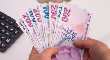 Emekliye iyi haber! Kredi çekmek iseyip çekemeyen emekliye devlet bankalarından kredi! Ziraat Bankası başladı sırada Halkbank var!