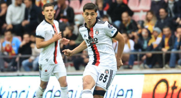 Emirhan İlkhan, Beşiktaş'ta Valerien Ismael'in kendisine güvendiğini ve bu yüzden de daha rahat oynadığını söyledi