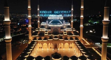 En güzel ve en anlamlı Kadir Gecesi mesajları! Kısa ve uzun, hadisli, dualı 'Kadir Geceniz mübarek olsun' sözleri! Resimli Kadir Gecesi mesajları!