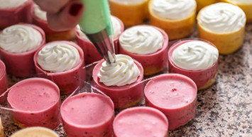 En güzel ve lezzetli yaş pasta kreması nasıl yapılır? Pratik pasta kreması malzemeleri ve tarifi