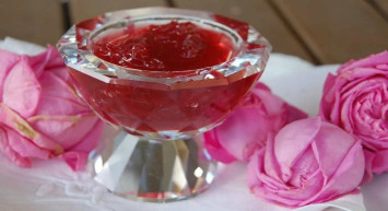 En kolay gül reçeli nasıl yapılır? Vitamin ve mineral deposu Gül reçeli tarifi