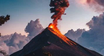 Endonezya'da Merapi Yanardağı'ndaki patlamalar nedeniyle 11 dağcı hayatını kaybetti