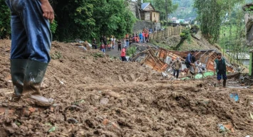 Endonezya'da sel ve heyelan felaketi: 20 ölü!