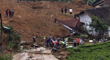 Endonezya’da toprak kayması can aldı: 14 kişi hayatını kaybetti