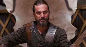 Engin Altan Düzyatan'dan Kötü Haber Geldi! Ünlü Oyuncu Koronavirüsle Mücadele Ediyor