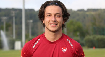 Enis Destan, Trabzonspor önümüzdeki sezon daha fazla forma şansı bularak yeniden şampiyonluk yaşamak istediğini söyledi