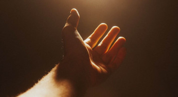 Er-Rezzak ismi ne demek? İAllah'ın er-Rezzak isminin anlamı ve er-Rezzak isminin geçtiği ayetler