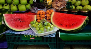 Erik fiyatları ne kadar oldu? Tezgahlara çıkan erik fiyatları dudak uçuklattı