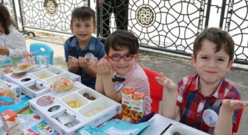 Erkek çocuğuna ve kız çocuğuna oruç kaç yaşında farz olur? Oruç çocuklara kaç yaşında farz olur?