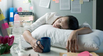 Erken yatmanıza rağmen sabahları kalktığınızda çok yorgun mu oluyorsunuz? İşte buna vesile olan 8 sebep