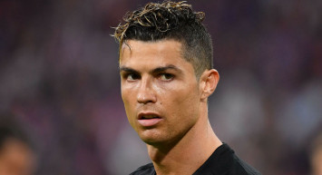 Erkenden soyunma odasına girmişti: Kadro dışı bırakıldı