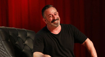 Erşan Kuneri’de umduğunu bulamayan Cem Yılmaz yeni projesini duyurdu: Yer yerinden oynayacak