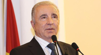 Eski Galatasaray Başkanı Ünal Aysal, adaylık konusunda camiadan isimlerle istişareler yaptığı açıkladı