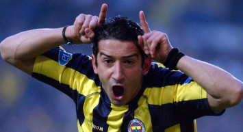 Eski Milli Futbolcu Serhat Akın Şenol Güneş ve Kenan Karaman'a Açtı Ağzını Yumdu Gözünü