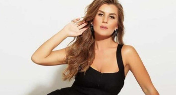 Esra Erol'un kardeşi Eda Erol göbeğini açıp karın kaslarını sergiledi