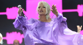 Estetik Kraliçesi Ajda Pekkan Uzaya Çıktı!