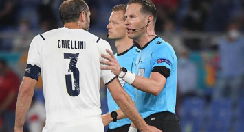 EURO2020 Türkiye İtalya Maçının Hollandalı Hakemi, Zeki Çelik'in Pozisyonuna Neden Penaltı Vermedi?