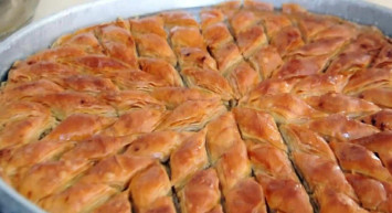 Ev baklavası nasıl yapılır? Ev baklavasının püf noktaları nedir? Bayramların vazgeçilmez lezzeti ev yapımı baklava tarifi