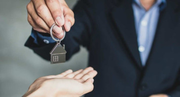 Ev sahibi evi satarsa kiracı evden çıkmak zorunda mı? Evde oturan kiracının evin satılması durumunda sahip olduğu haklar