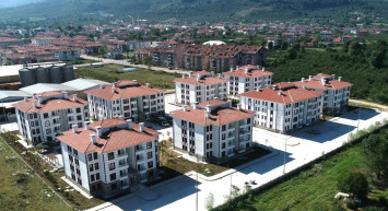 Ev sahibi olmak isteyenler merak ediyor: TOKİ taksitleri mi banka kredileri mi?