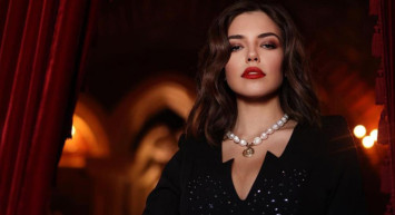 Ev Sıcak Diyerek Soyunan Aygün Aydın'ın İç Çamaşırlı Pozlarına Takipçileri Yorum Yağdırdı!