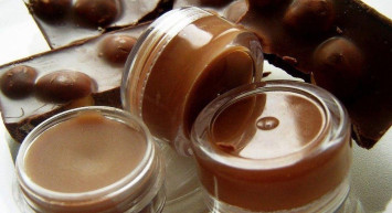 Evde Çikolatalı Dudak Kremi Yapımı