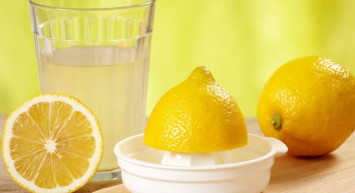 Evde Ferahlatıcı Limonata: Taze Limonlarla Yapabileceğiniz Kolay Tarif!