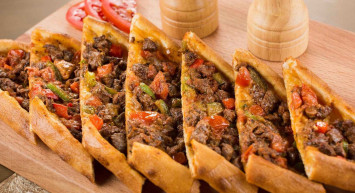 Evde kıymalı pide yapmak hiç bu kadar kolay olmamıştı! Bu lezzeti tattıktan sonra dışarıda pide yemeyeceksiniz