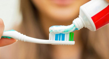 Evde Naneli Diş Macunu Nasıl Yapılır?