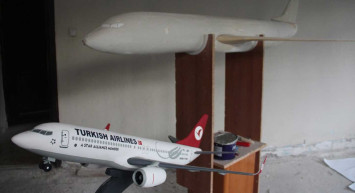 Evinde yaptığı maket uçak için Almanya'dan 25 bin TL!
