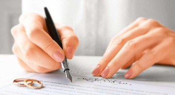 Evlendikten sonra kimlik değiştirme, nüfus cüzdanı yenileme işlemleri nasıl ve nereden yapılır? Evlendikten sonra kimlik değiştirmeme cezası var mı? Evlendikten sonra kimlik değiştirme ücreti ve değiştirme işlemleri