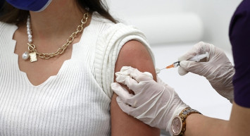 Fahrettin Koca’nın uyarı yaptığı hatırlatma dozu nedir?  4.doz randevuları açıldı mı, kimler aşı yaptırabilecek, 4.doz aşı randevusu nasıl alınır?