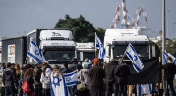 Fanatik Yahudiler, Filistin’e giden yardım tırlarını engelliyorlar!