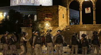 Fanatik Yahudiler Mescid-i Aksa'ya Baskın Gerçekleştirdi!