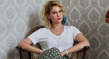 Farah Zeynep Abdullah'ın Bergen filminde seslendirdiği Bana Neler Vaadettin şarkısı sosyal medyada gündeme oturdu